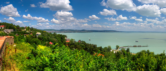 Panoramaansicht des westlichen Teils des Plattensees, Ungarn