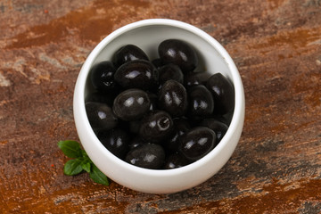 Black olives in the bowl