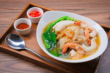 Fried noodle with sea food and kale in gravy