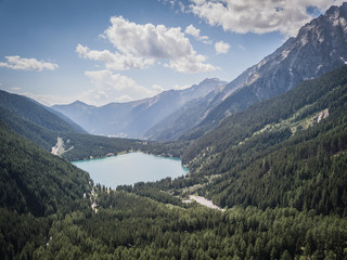 Fototapeta na wymiar vista aerea del lago di Anterselva sulle dolomiti
