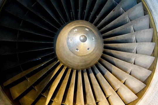Turbine aircraft engine with nickel alloy.
