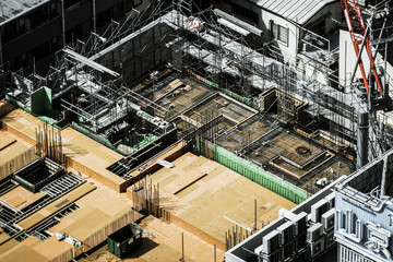高層ビルの建設工事現場 © kanzilyou