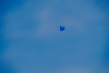 青空と風船（横浜みなとみらい）