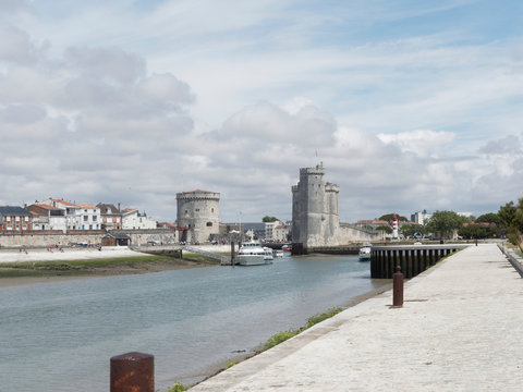 La Rochelle. Entr&eacute;e du Vieux-Port 