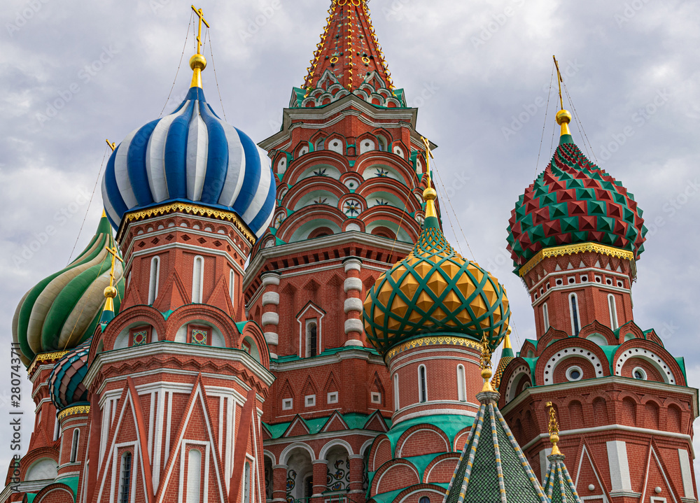 Wall mural Saint Basil´s colorful domes, with grey clouds background, Moscow, Russia