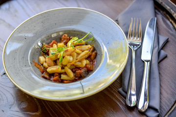 pasta with tomato sauce and basil