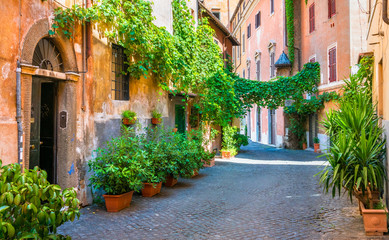 Fototapety  Malownicza Rione Trastevere w letni poranek w Rzymie we Włoszech.