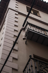 Zapatillas de ballet colgadas en la calle © AmiraKala