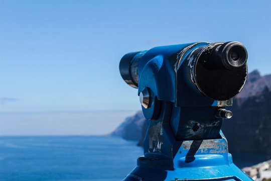 Prism&aacute;ticos para mirador en el mar 