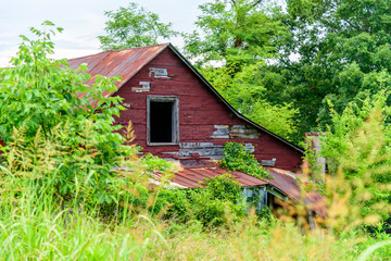 Fototapeta premium Old Weathered Wooden Countryside Barn in the State of Virginia 