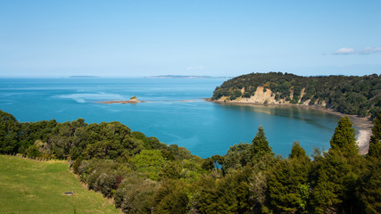 Fototapeta na wymiar Panoramic view of the coastline of the Mahurangi Regional Park