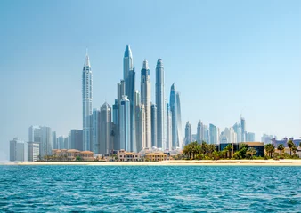Foto op Plexiglas Dubai, Verenigde Arabische Emiraten, Verenigde Arabische Emiraten. Panoramisch uitzicht op Dubai wolkenkrabbers aan de kust. Wolkenkrabbers en Perzische Golf. © IRStone