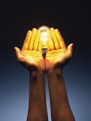 hand with lightbulb