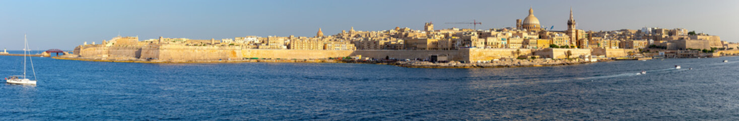 Fototapeta na wymiar Valletta. Panoramic view of the city and bay in the afternoon.