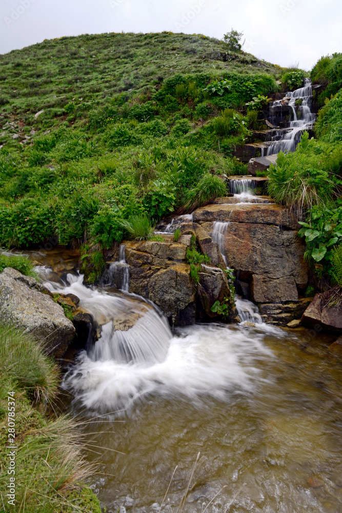 Sticker Quellbach auf dem Varnous, im Nationalpark Prespa, Griechenland - stream on Mt. Varnous in Prespa National Park