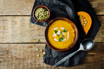 Pumpkin soup with pumpkin seeds and parsley leaves