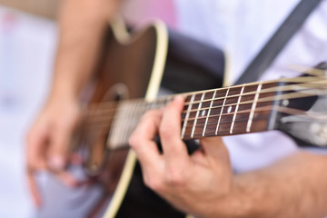 Gitarrist mit Gitarre