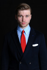 portret mężczyzny w garniturze