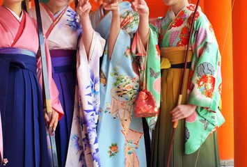 京都の三十三間堂の着物姿の女性達、日本の風景