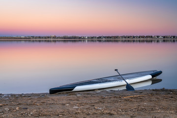 Fototapeta na wymiar dusk over lake with a paddleboard