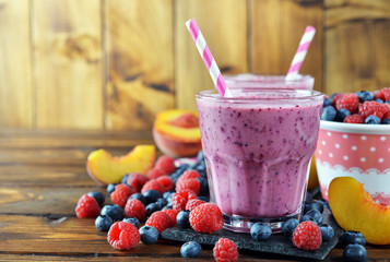 Smoothies of fresh berries