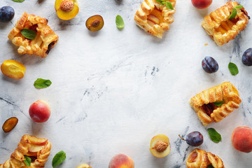 Puff pastry pies with fruit
