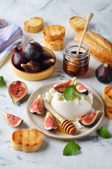 Ricotta cheese with honey and figs