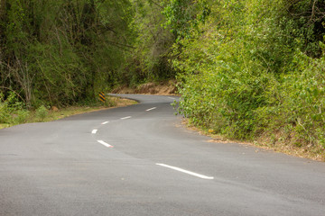 Fototapeta premium Beautiful Ghat road along the mountain range of Talamalai Reserve Forest, Hasanur, Tamil Nadu - Karnataka State border, India