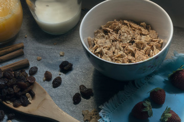 whole grain cereal breakfast raisins