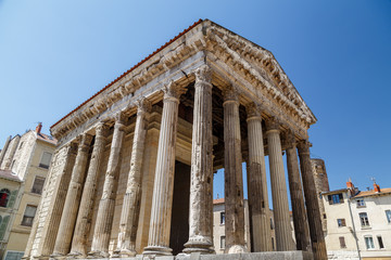 Obraz premium Ancient Roman temple in the historic centre of Vienne, France
