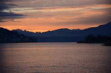 tramonto sul lago