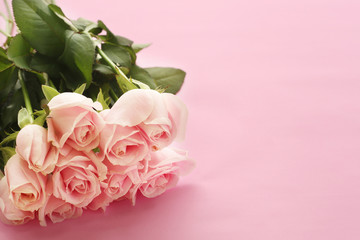 ピンクのバラの花束