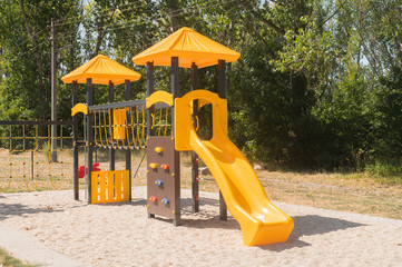 Neuer Spielplatz in einer Stadt