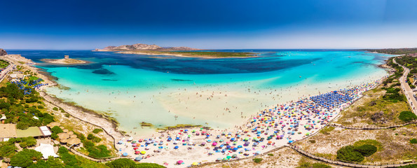Berühmter Strand von La Pelosa auf der Insel Sardinien, Sardinien, Italien