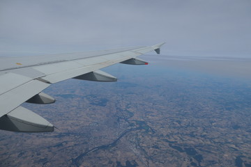 Obraz premium aile d'avion et ciel