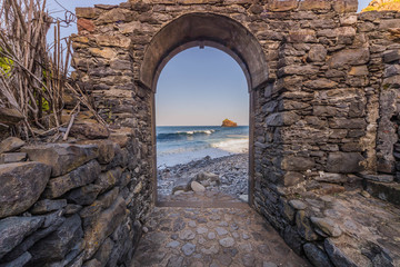 Obraz premium arch in the sea