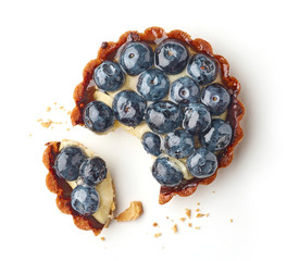 blueberry tart on white background - obrazy, fototapety, plakaty