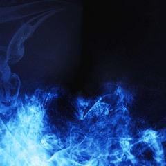 抽象的な青白い煙の渦