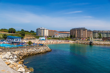 Fototapeta premium La Coruña, Hiszpania. Malowniczy widok na promenadę i plażę