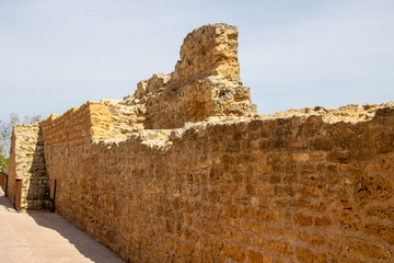 Teil der alten Stadtmauer von Alcudia auf Mallorca