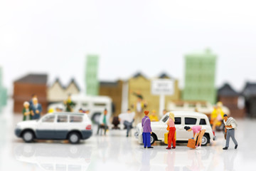 Miniature people: Tourists and shoppers in the city.