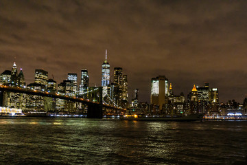 Fototapeta na wymiar Brooklyn Bridge and Manhattan Skyline At Night