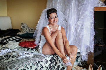 Morning preparations of bride in underwear before the wedding - 280882987