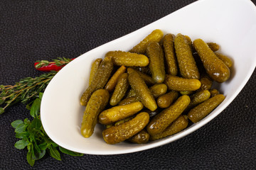 Pickled small cucumbers