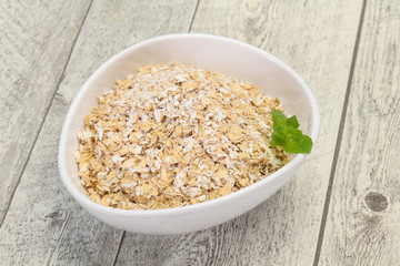 Raw oats in the bowl