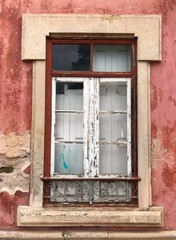 Obraz na płótnie Canvas old window in a vintage european village