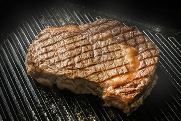 高級グリルステーキ Thick cut luxury fresh beef steak