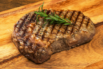 高級グリルステーキ Thick cut luxury fresh beef steak