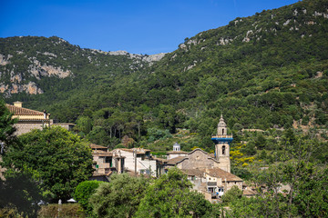 Fototapeta na wymiar General view of the old town of Valldemossa in the mountains of the Tramuntana, Majorca