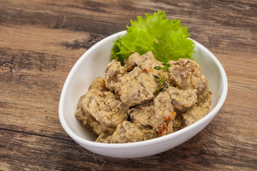 Chicken liver with cream and dry tomatoes